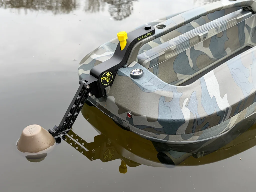 Beetackle Bait Boat - Beetackle complete sonar mount